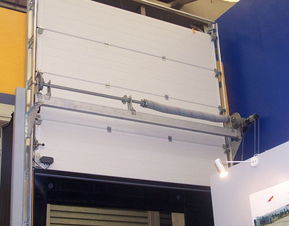 智能工业门 工业提升门、门板与配件的集成创新